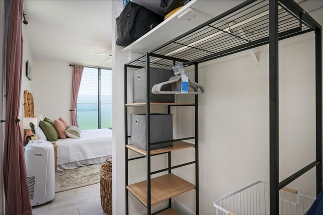 Building Photo - 2 Bedroom 2 Bath Furnished Condo