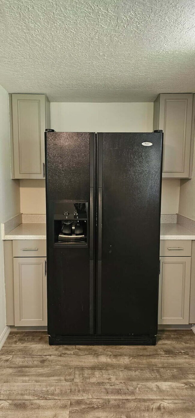Building Photo - Modern Comfort Meets Classic Charm – 2/2 H...