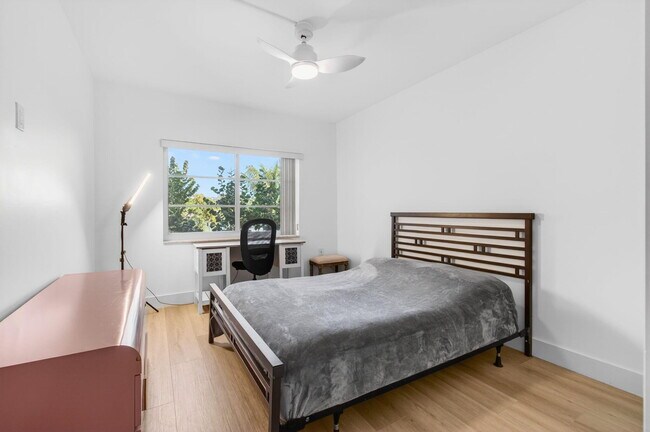 Building Photo - 50 SW 3rd Ave