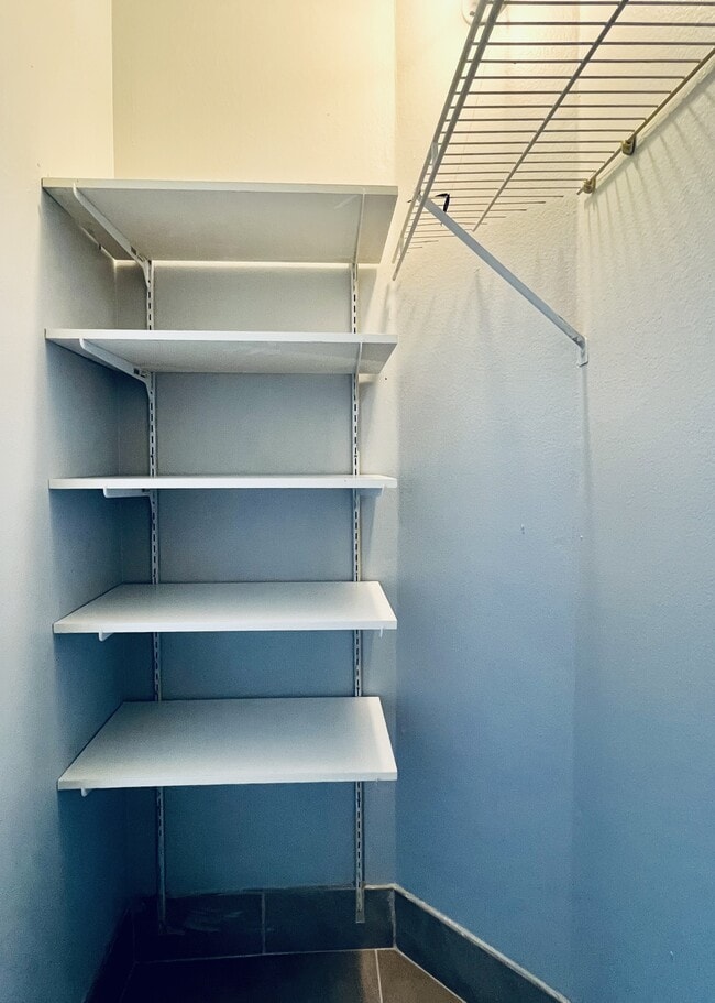 Building Photo - 2386 Harbor Town Dr