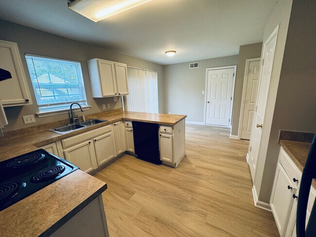 Building Photo - 7136 Roaming Path Ct