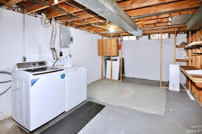 Building Photo - 8807 Tavistock Dr