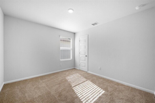 Building Photo - 1641 Lilyturf Rd