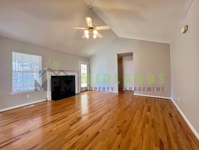 Building Photo - 5 Bridle Path Court