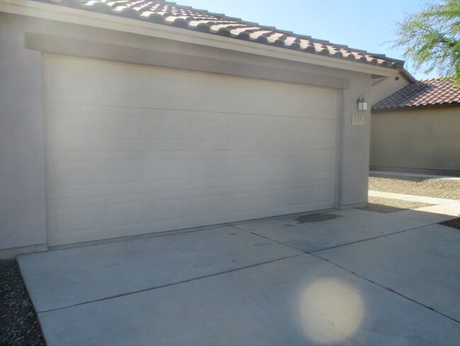 Building Photo - Bright 3BR + Fenced Yard + Community Pool Access in Rancho Sahuarita