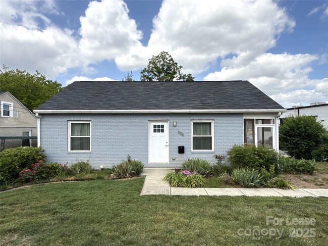 Primary Photo - 300 E Peterson Dr