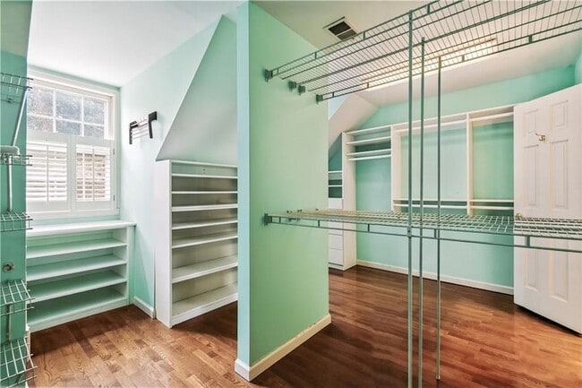 Building Photo - 430 W Wesley Rd NW