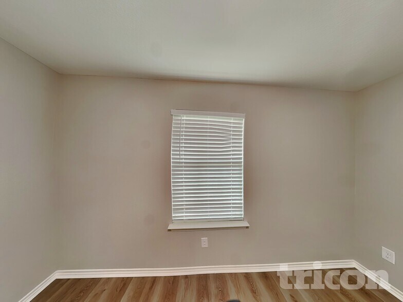 Building Photo - 636 Excelsior Dr