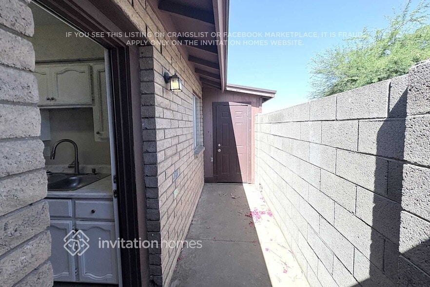 Building Photo - 535 S Udall