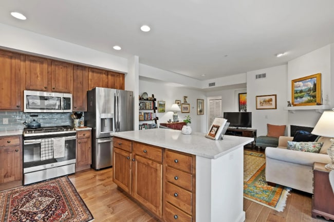 Building Photo - 6310 Locarno Dr