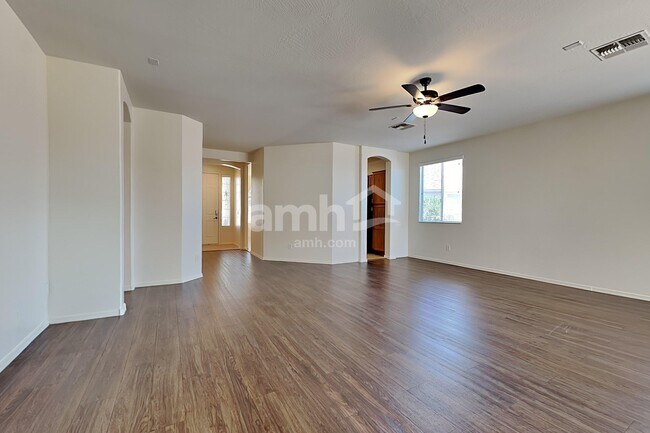 Building Photo - 7225 S 73rd Dr