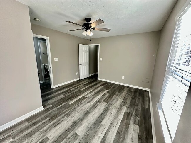 Building Photo - 13389 Kimberlite Dr