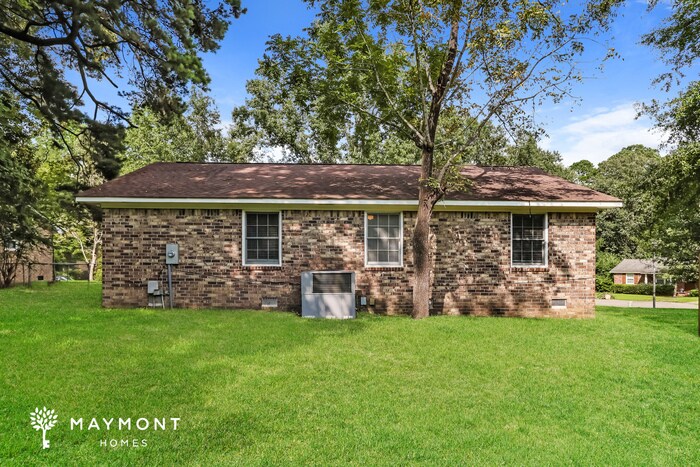 Building Photo - 204 Finch St