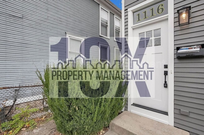 Building Photo - 1116 Summit St