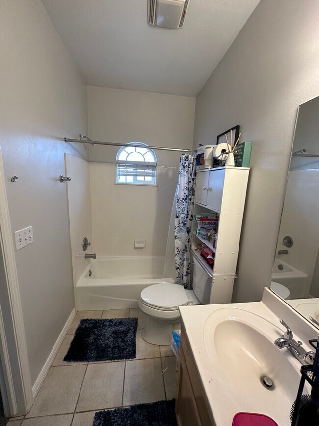 Building Photo - 405 Belmont Pl
