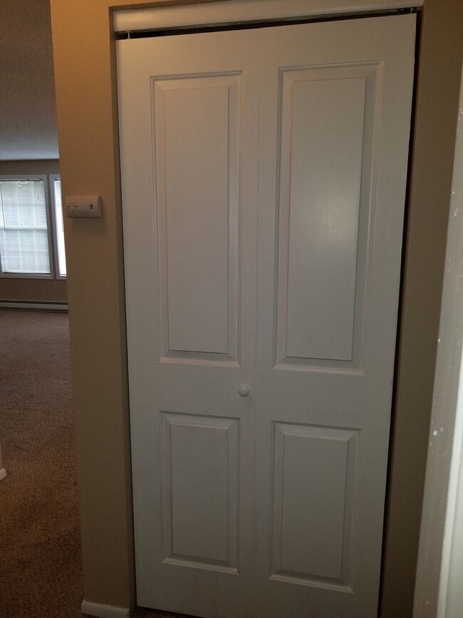 Building Photo - 1115 S Cherry St