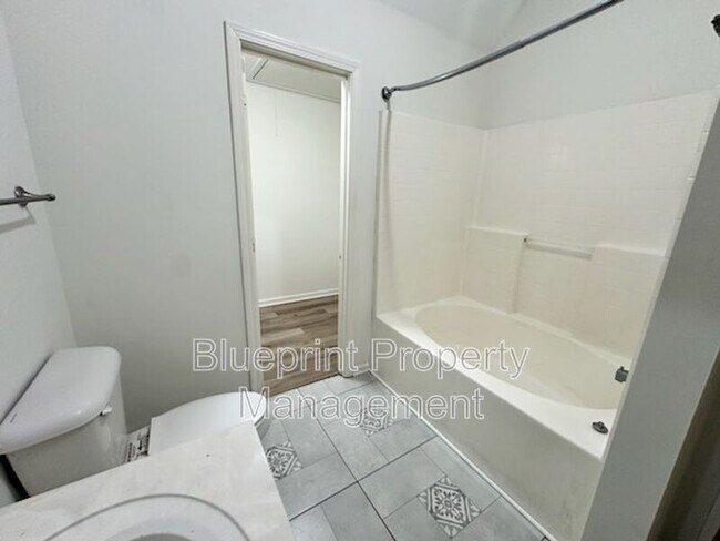 Building Photo - 210 Rocky Ridge Dr