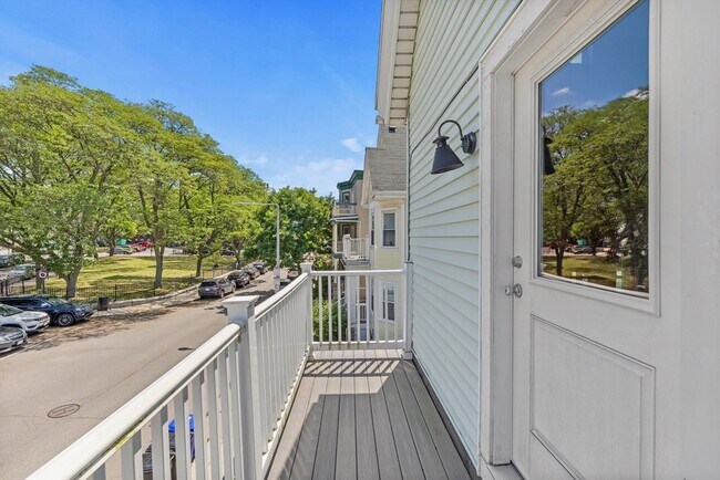 Building Photo - 34 Edison Green