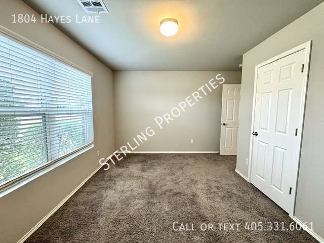 Building Photo - 1804 Hayes Ln