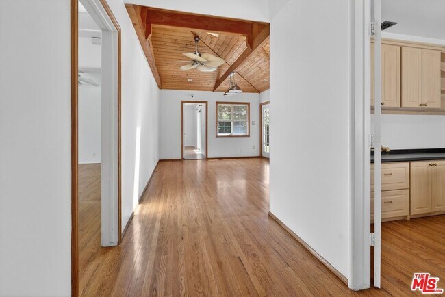 Building Photo - 626 Jamestown Rd