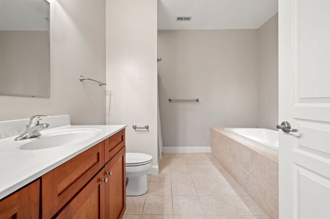 Building Photo - Spacious, Beautiful East Asheville Home