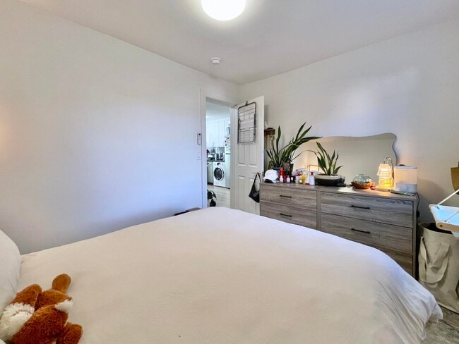 Building Photo - 379 Monmouth St