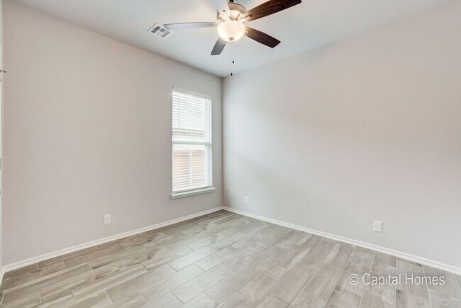 Building Photo - Move In Special! Relax In The Comfort of a...
