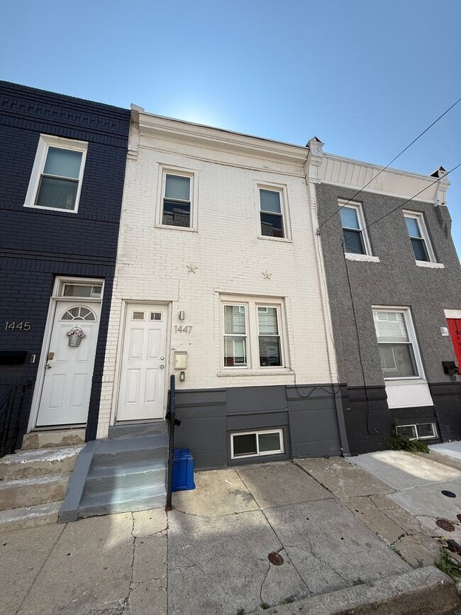 Building Photo - Grays Ferry beauty!