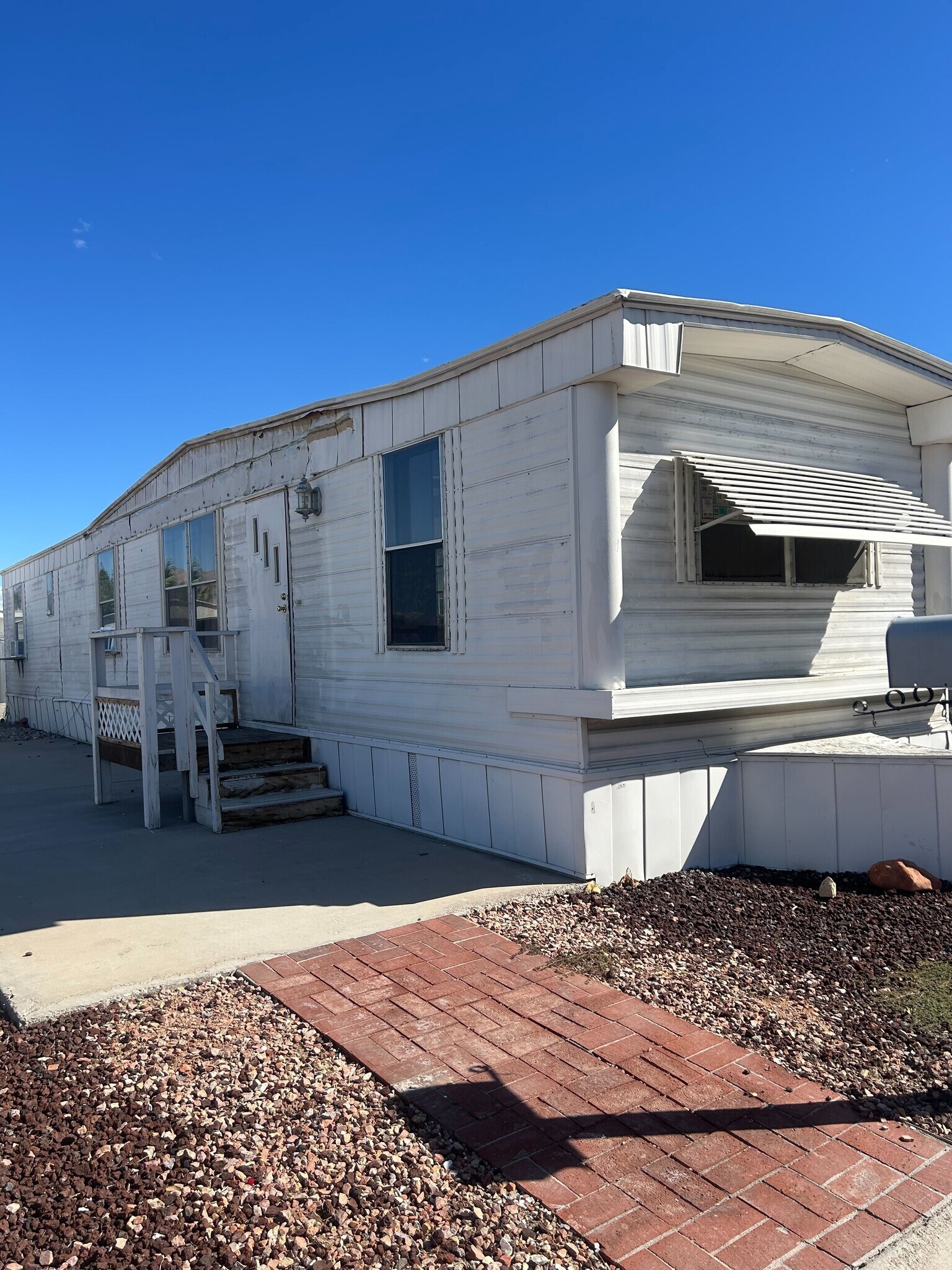 Building Photo - 3601 E Wyoming Ave