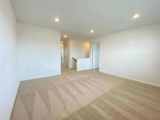 Building Photo - 209 Saide St