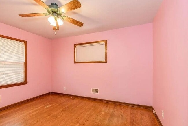 Primary Photo - 4818 Norwood Ave