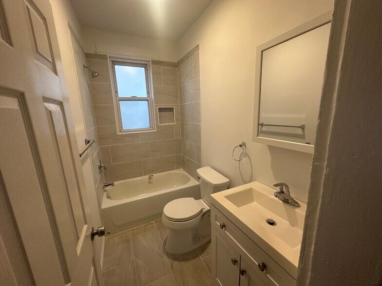 Building Photo - 218 Hough Ave