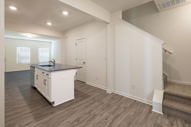 Building Photo - BEAUTIFUL End Unit 2 Bedroom Townhome in Pineville - MOVE IN READY MARCH 2026