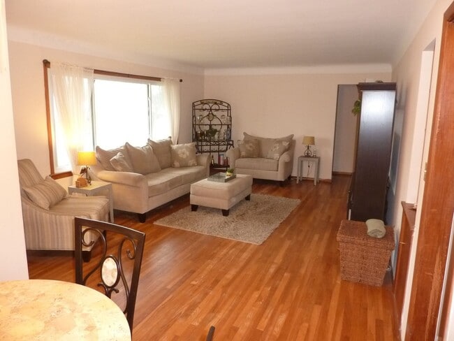 Building Photo - Mayfield Hts Ranch for Rent