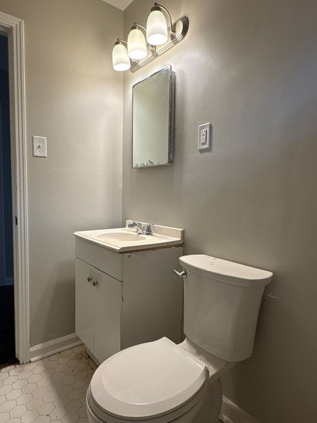 Building Photo - Updated 3 bedroom 1 Bath home - Open To Section 8