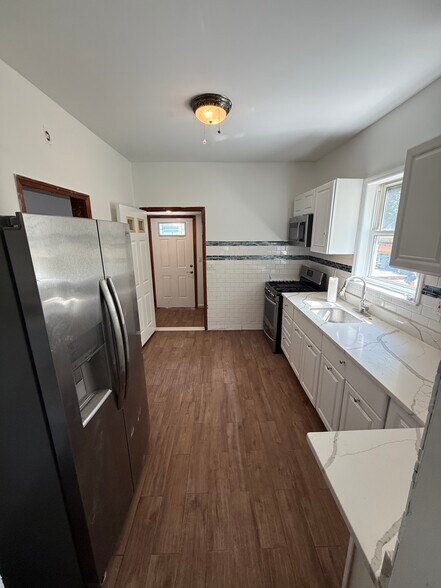 Kitchen - 1017 North Ave