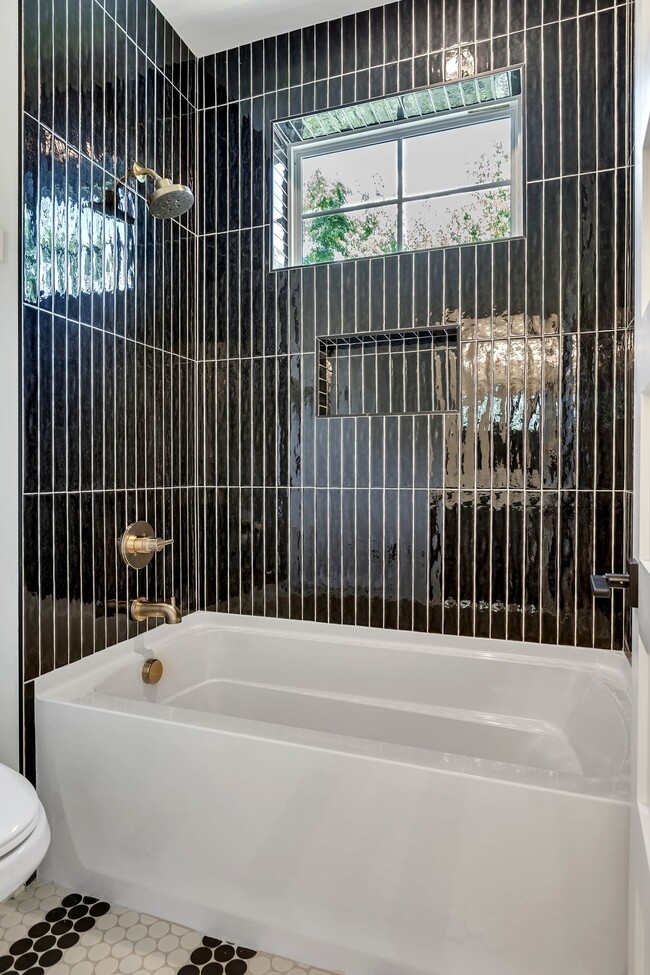 Building Photo - 660 Vernon Ave