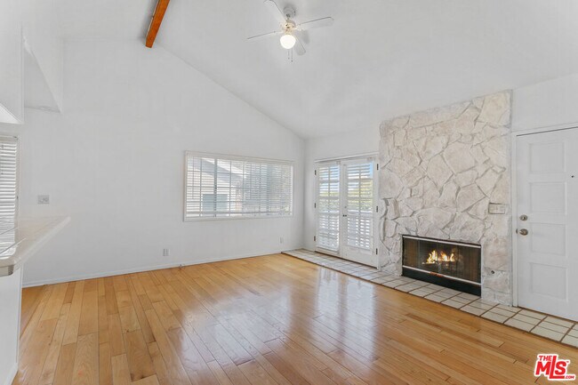 Building Photo - 1204 Bay St