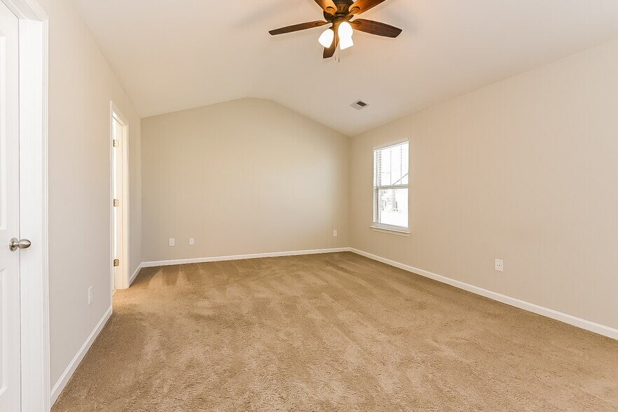 Building Photo - 28 Thunderhawk Ln