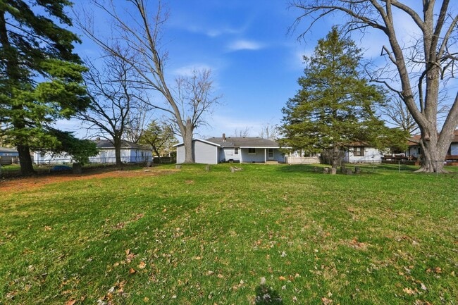 Building Photo - Updated 3BR Home with Fenced Yard & Garage