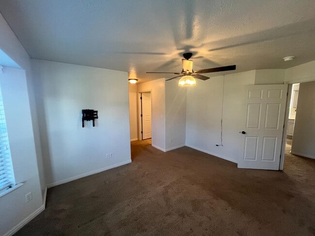 Building Photo - 2525 450 S