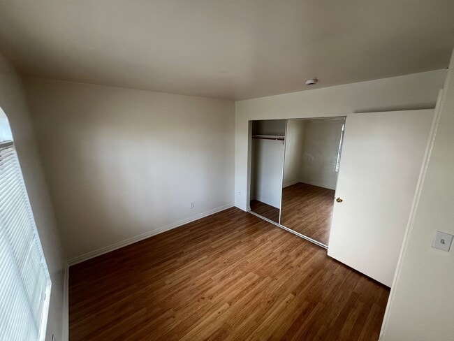 Building Photo - 3 bedrom 2.5 bath Gated Community Townhome with community  Pool, Spa & Private Garage