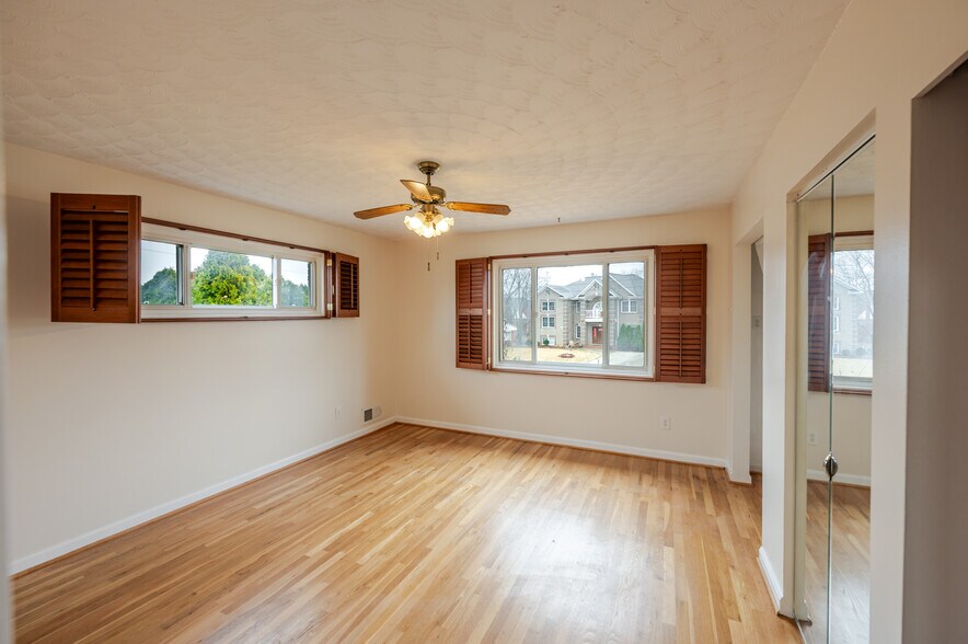 Building Photo - 5806 Flanders St