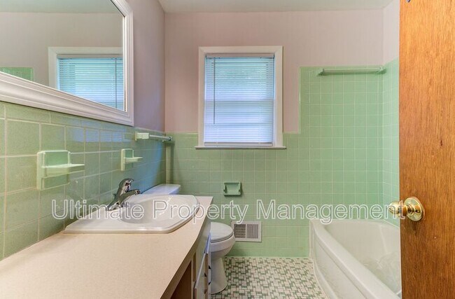 Building Photo - 317 Johnston Dr