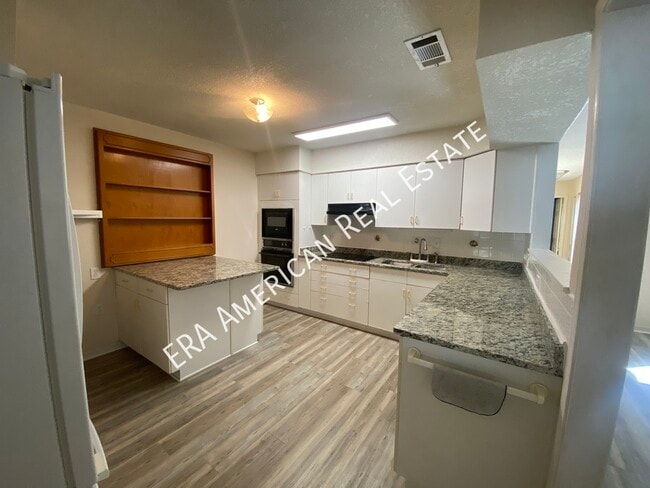 Building Photo - 925 Holbrook Cir