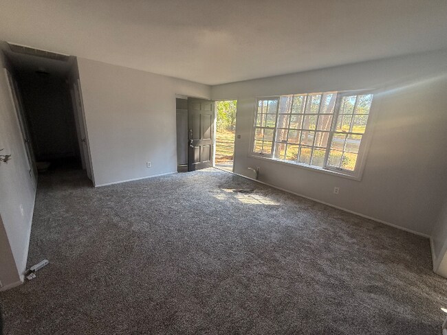 Building Photo - 302 Lanier Rd