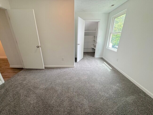 Building Photo - CHARMING 4-BEDROOM, 2-BATH COTTAGE-STYLE HOME IN HAMPTON, VA!