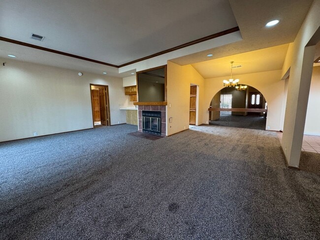 Building Photo - Mid-century Modern Garden Home!