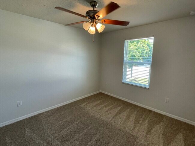 Building Photo - 1402 Kissimmee Ct