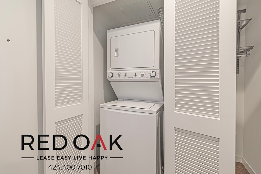 Building Photo - 11405 Chandler Blvd